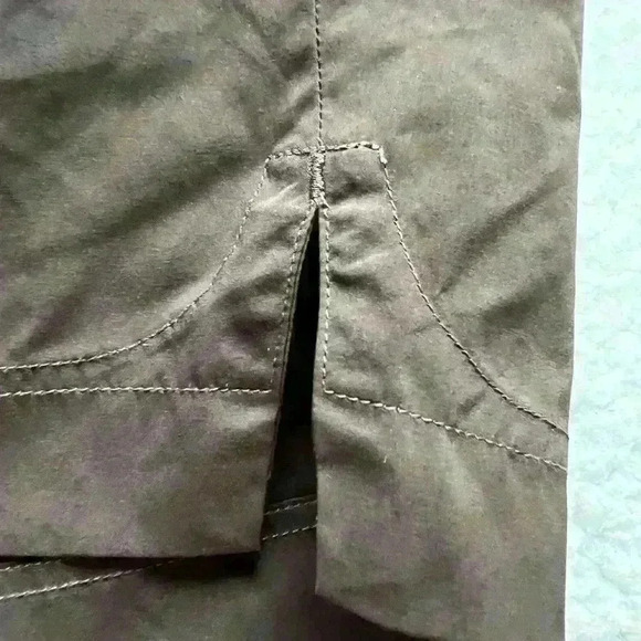 Arc'Teryx size 8 snap and zip  close shorts - Picture 14 of 15